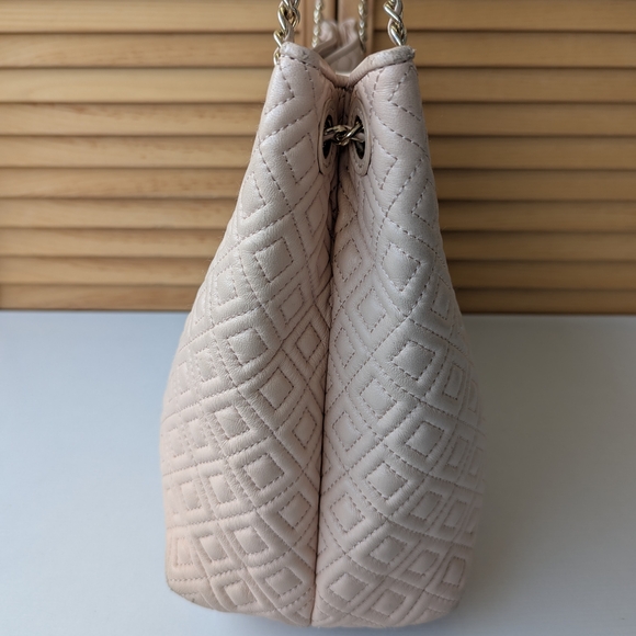 Tory Burch Quilted Cream Shoulder Bag - Picture 7 of 16